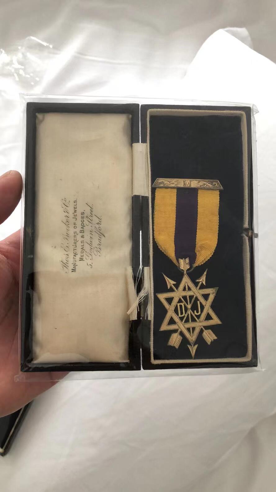 外国章边上刻华人名字