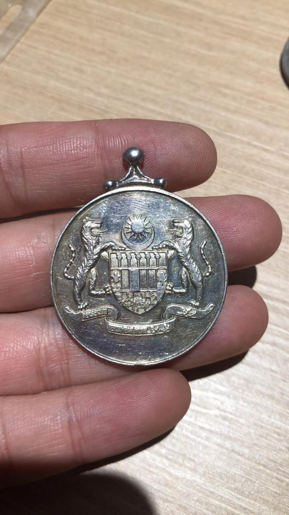 外国章边上刻华人名字