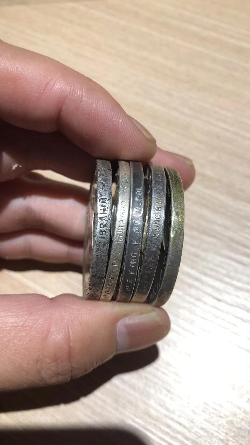 外国章边上刻华人名字