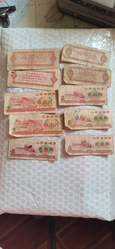 收拾老家收拾出来的 ，不懂的，有没有给估价的 或者收藏的