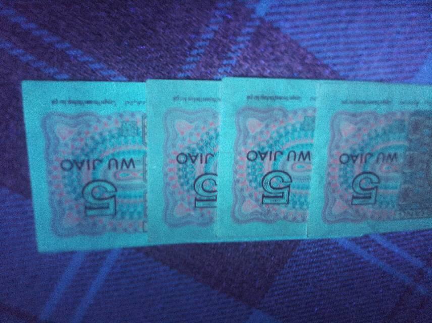 三色彩蝶有，八，九成新，流通品价格便宜，喜欢的来