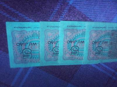 三色彩蝶有，八，九成新，流通品价格便宜，喜欢的来