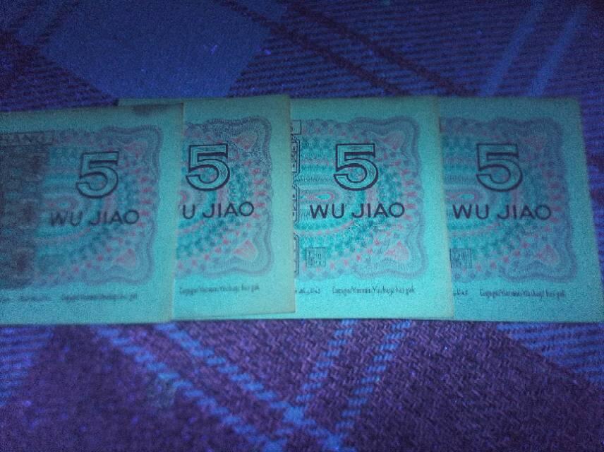 三色彩蝶有，八，九成新，流通品价格便宜，喜欢的来