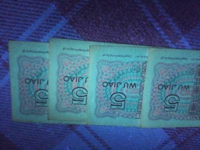 三色彩蝶有，八，九成新，流通品价格便宜，喜欢的来