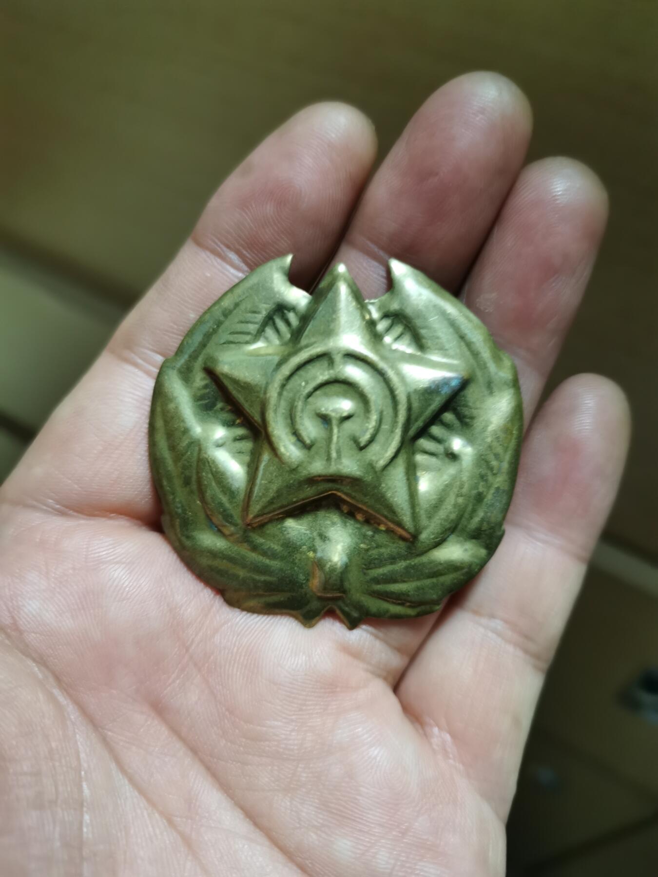 朝鲜铁路帽徽一个