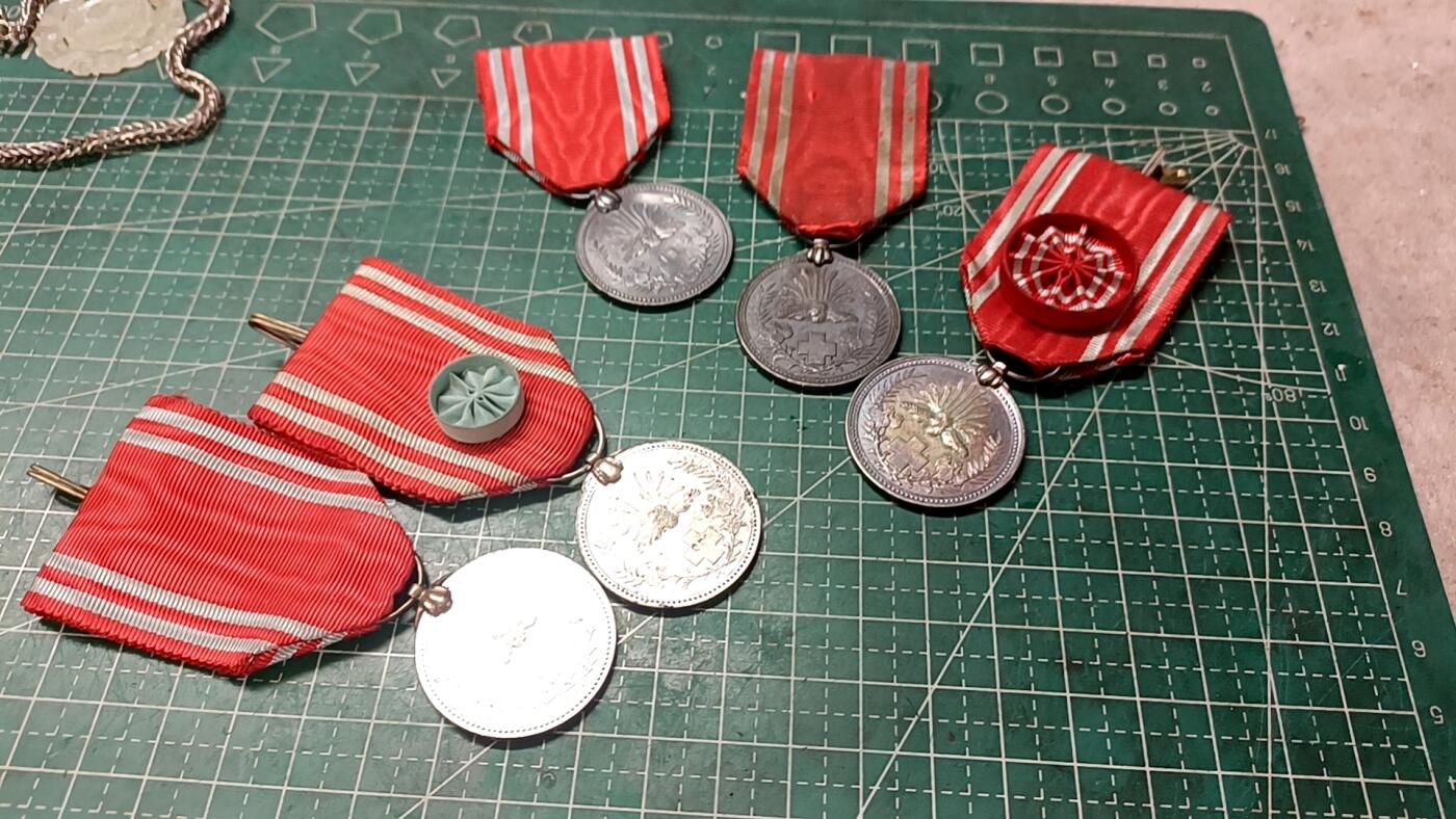 日章伪满章 和无锡汉奸章复制品