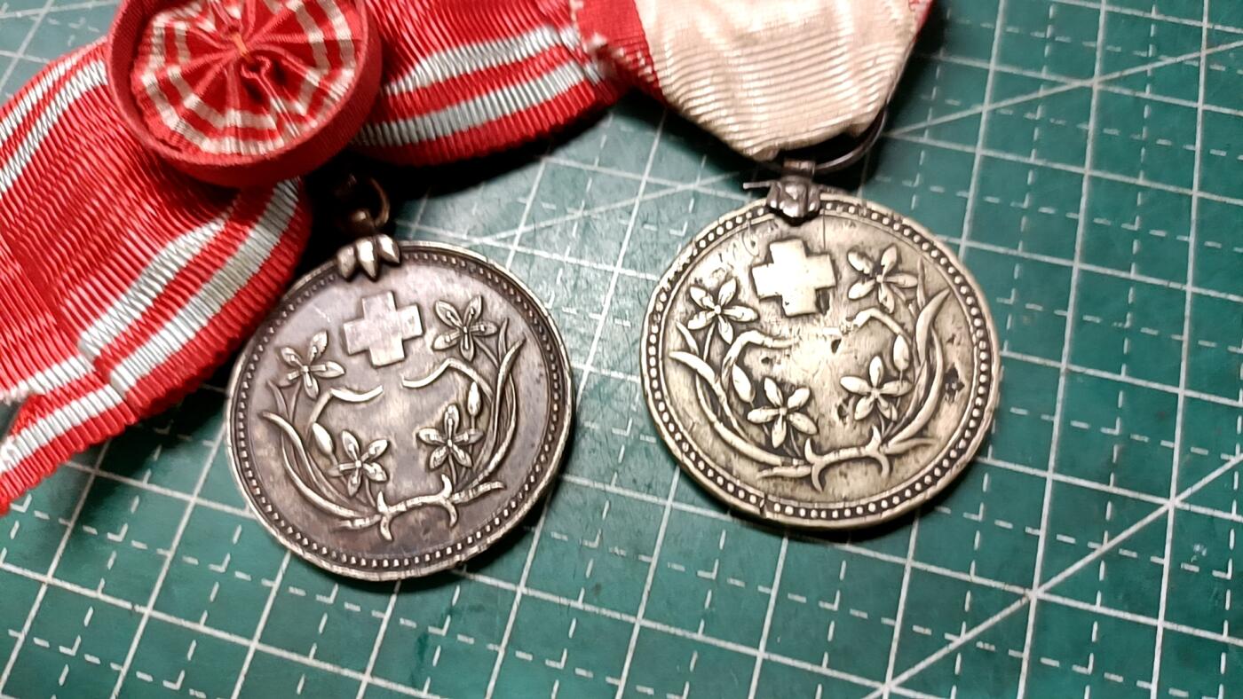 日章伪满章 和无锡汉奸章复制品