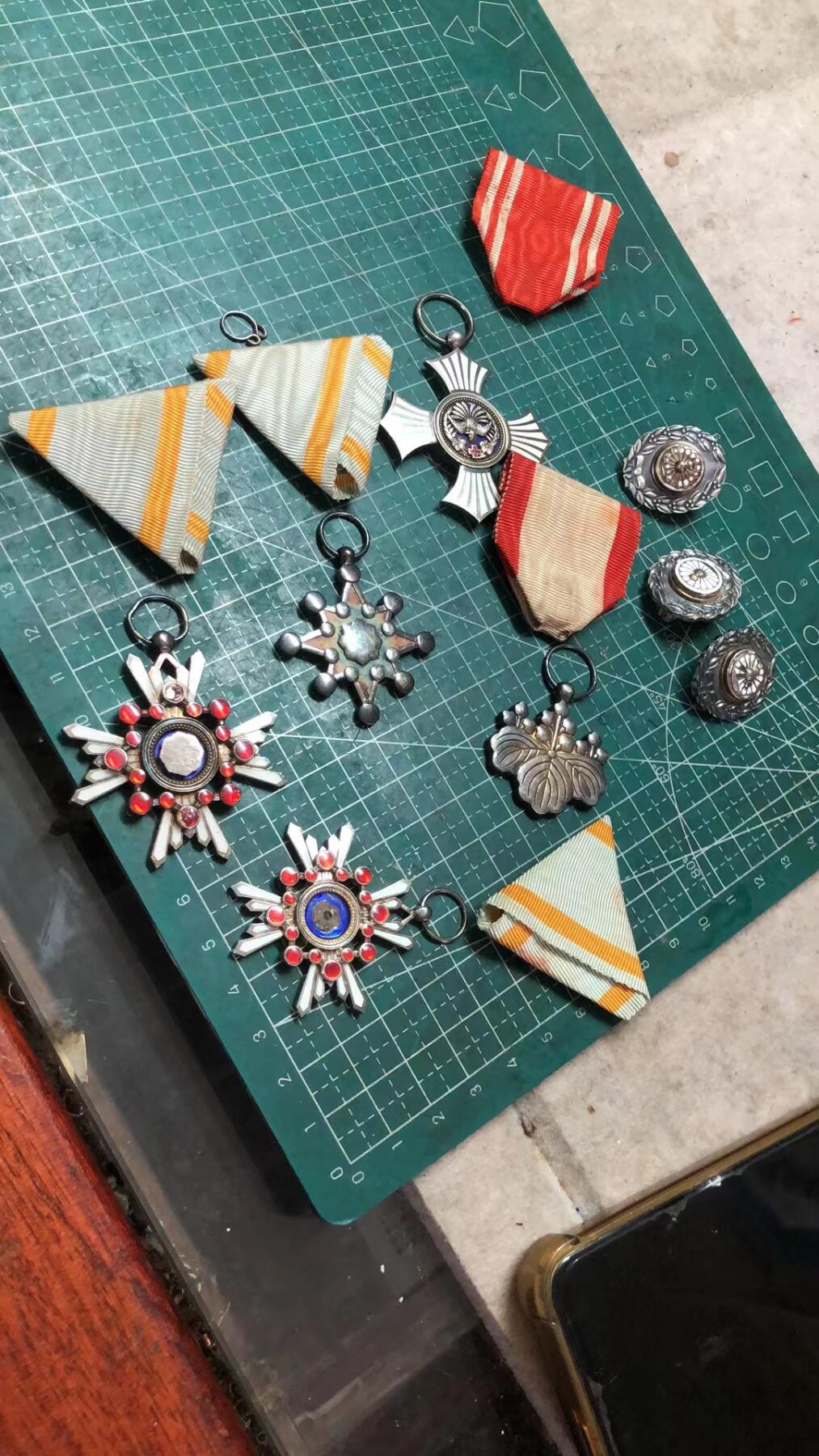 日章伪满章 和无锡汉奸章复制品