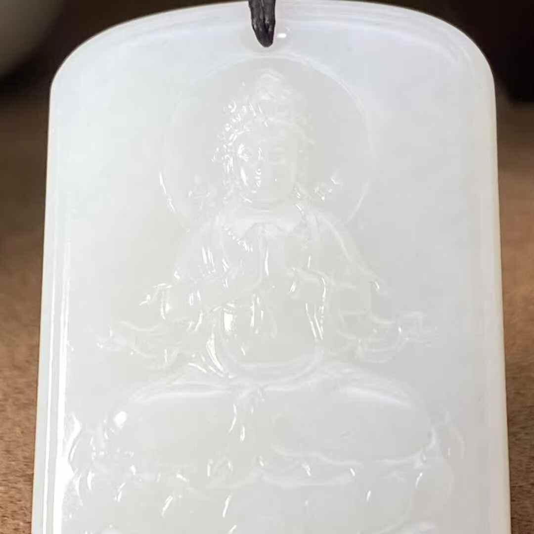 获奖作品🔥纯福利🔥超美大气羊脂观音🔥脂白新疆和田玉作品，观音，37.73g，白度脂白，料子油润细腻，双面浮雕工艺雕刻观音，牌型方正大气，海派玉雕名家作品，有款证全套包装！另送获奖证书！16630JL200906