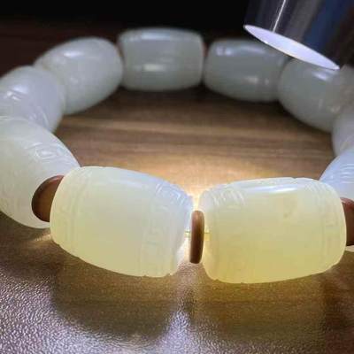 颗颗新疆籽料手串新疆和田籽料作品，勒子手串，79.54g，单颗尺寸约19×15mm，洒金皮，原皮毛孔，真皮真色，玉质油润，糯性满满，料子老熟，微结构，颗颗精美，古朴典雅，玩家级！另送鉴定证书！R260908