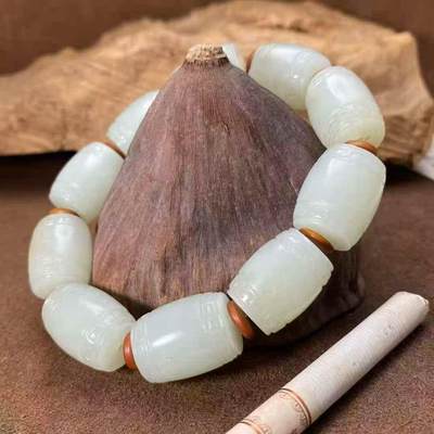 颗颗新疆籽料手串新疆和田籽料作品，勒子手串，79.54g，单颗尺寸约19×15mm，洒金皮，原皮毛孔，真皮真色，玉质油润，糯性满满，料子老熟，微结构，颗颗精美，古朴典雅，玩家级！另送鉴定证书！R260908