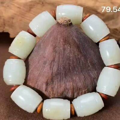 颗颗新疆籽料手串新疆和田籽料作品，勒子手串，79.54g，单颗尺寸约19×15mm，洒金皮，原皮毛孔，真皮真色，玉质油润，糯性满满，料子老熟，微结构，颗颗精美，古朴典雅，玩家级！另送鉴定证书！R260908
