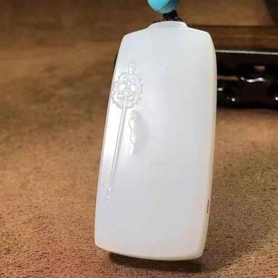 羊脂观音牌脂白新疆和田玉作品，观音，43.93g，白细油都可以，高浮雕工艺，牌型厚实美观，品相超美，苏州名家作品，有款证全套包装！25610JL320908