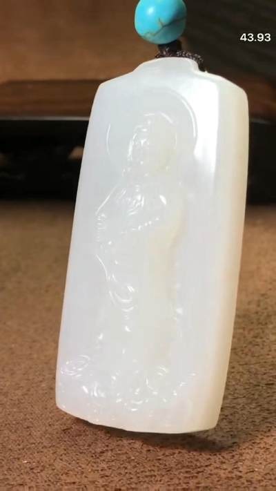 羊脂观音牌脂白新疆和田玉作品，观音，43.93g，白细油都可以，高浮雕工艺，牌型厚实美观，品相超美，苏州名家作品，有款证全套包装！25610JL320908
