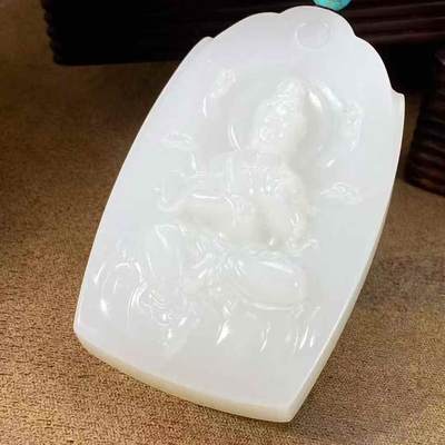 霸气羊脂千手观音牌脂白新疆和田玉作品，千手观音，89.39g，油性超好，局部微微结构，高浮雕工艺，雕工精美细腻，牌型美观，霸气大牌子，古朴雅韵，品相超美，苏州名家作品，有款证全套包装！25565JL240913
