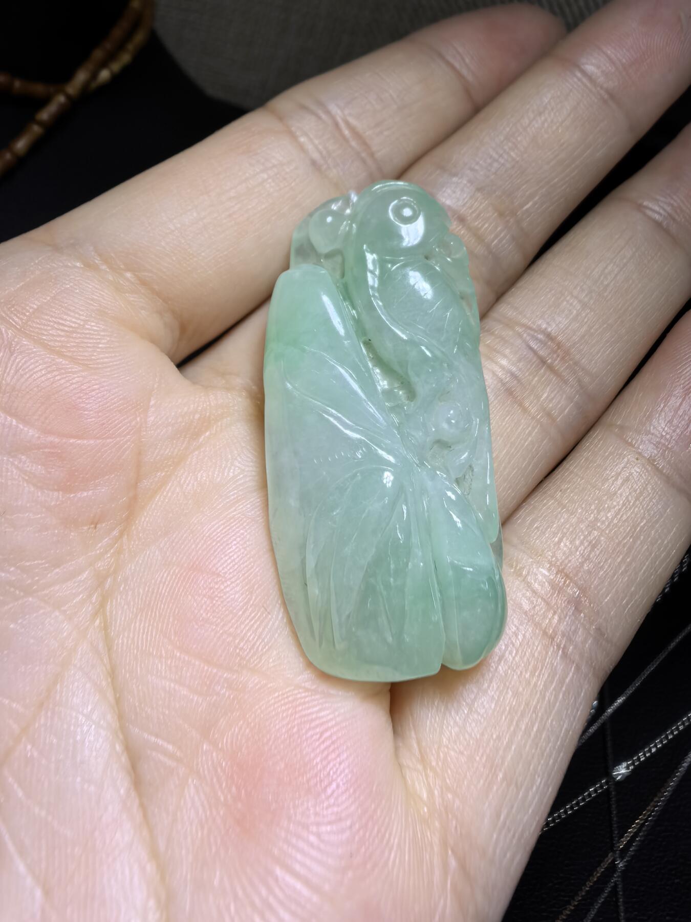 纯天然A货翡翠喜上眉梢吊坠挂件男女款，老坑料，清新淡雅，水润冰透，双面雕刻，尺寸:40mm*19mm，实物实拍，所见即所得！