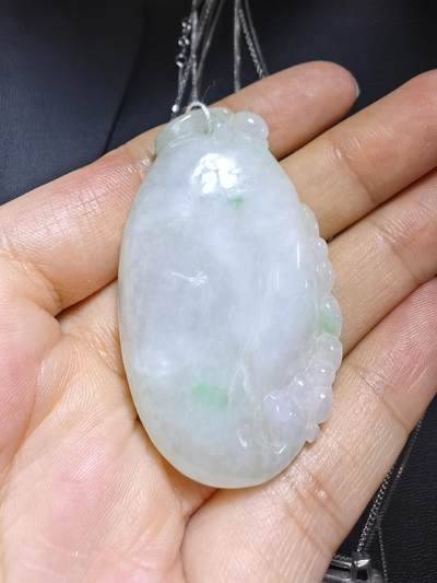 纯天然A货翡翠福瓜吊坠挂件颈饰男女款，老坑细糯种，零星阳绿，实物实拍，所见即所得，尺寸:5.0cm*3.1cm*1.1cm