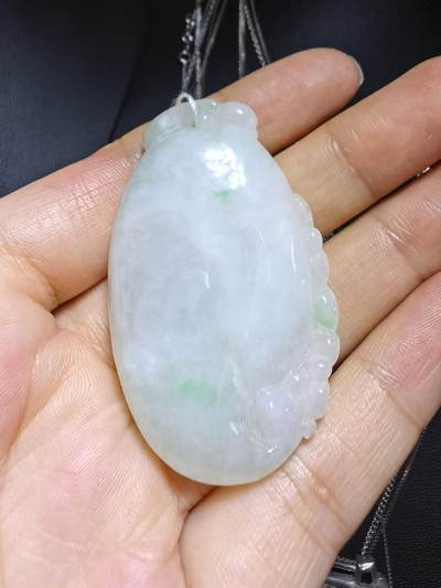 纯天然A货翡翠福瓜吊坠挂件颈饰男女款，老坑细糯种，零星阳绿，实物实拍，所见即所得，尺寸:5.0cm*3.1cm*1.1cm