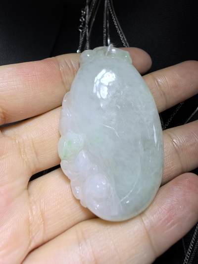 纯天然A货翡翠福瓜吊坠挂件颈饰男女款，老坑细糯种，零星阳绿，实物实拍，所见即所得，尺寸:5.0cm*3.1cm*1.1cm