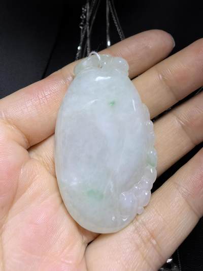 纯天然A货翡翠福瓜吊坠挂件颈饰男女款，老坑细糯种，零星阳绿，实物实拍，所见即所得，尺寸:5.0cm*3.1cm*1.1cm