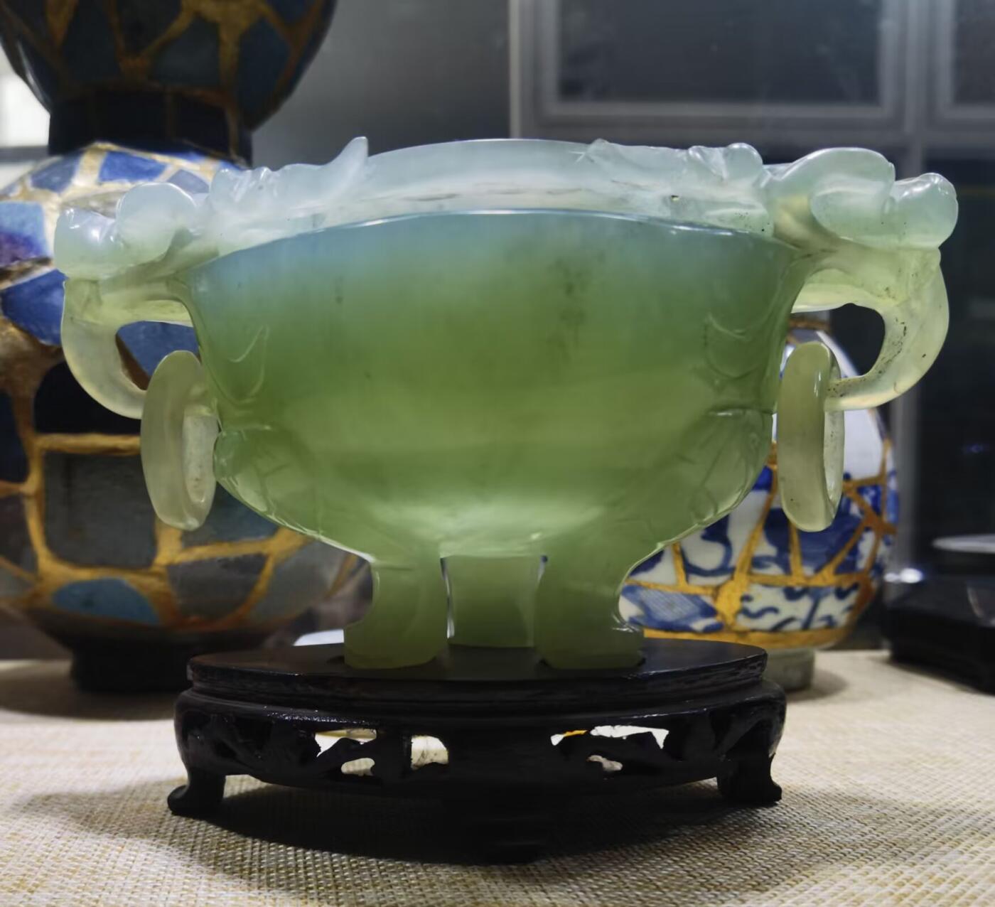 创汇时期出品北京玉器二厂懋隆商店岫玉三足龙头香炉尺寸：高含底座11cm*长15.5cm*宽约9.5cm