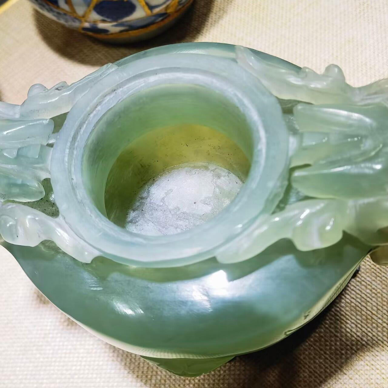 创汇时期出品北京玉器二厂懋隆商店岫玉三足龙头香炉尺寸：高含底座11cm*长15.5cm*宽约9.5cm