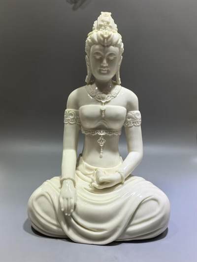 猛犸观音摆件，雕工精湛流畅，料子油润细腻，尺寸:21cm*13cm*10cm克重:1044g