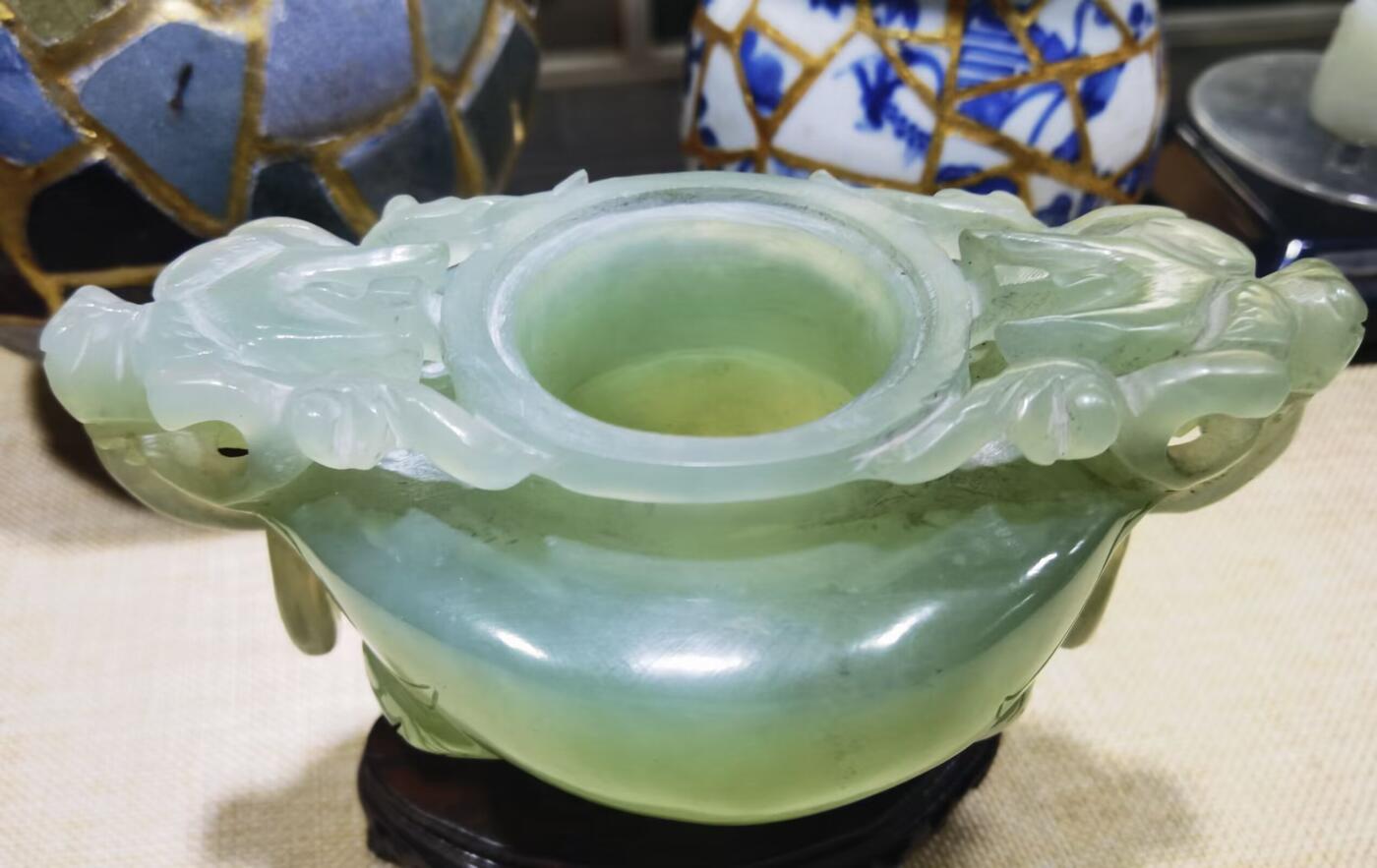 创汇时期出品北京玉器二厂懋隆商店岫玉三足龙头香炉尺寸：高含底座11cm*长15.5cm*宽约9.5cm