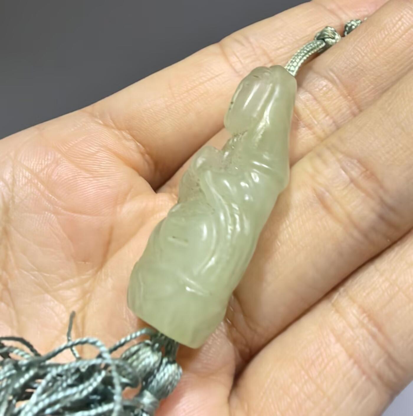 创汇时期工美出品老料岫玉观音吊坠 尺寸:3.8cm*1.8cm*1.3cm 克重:11g
