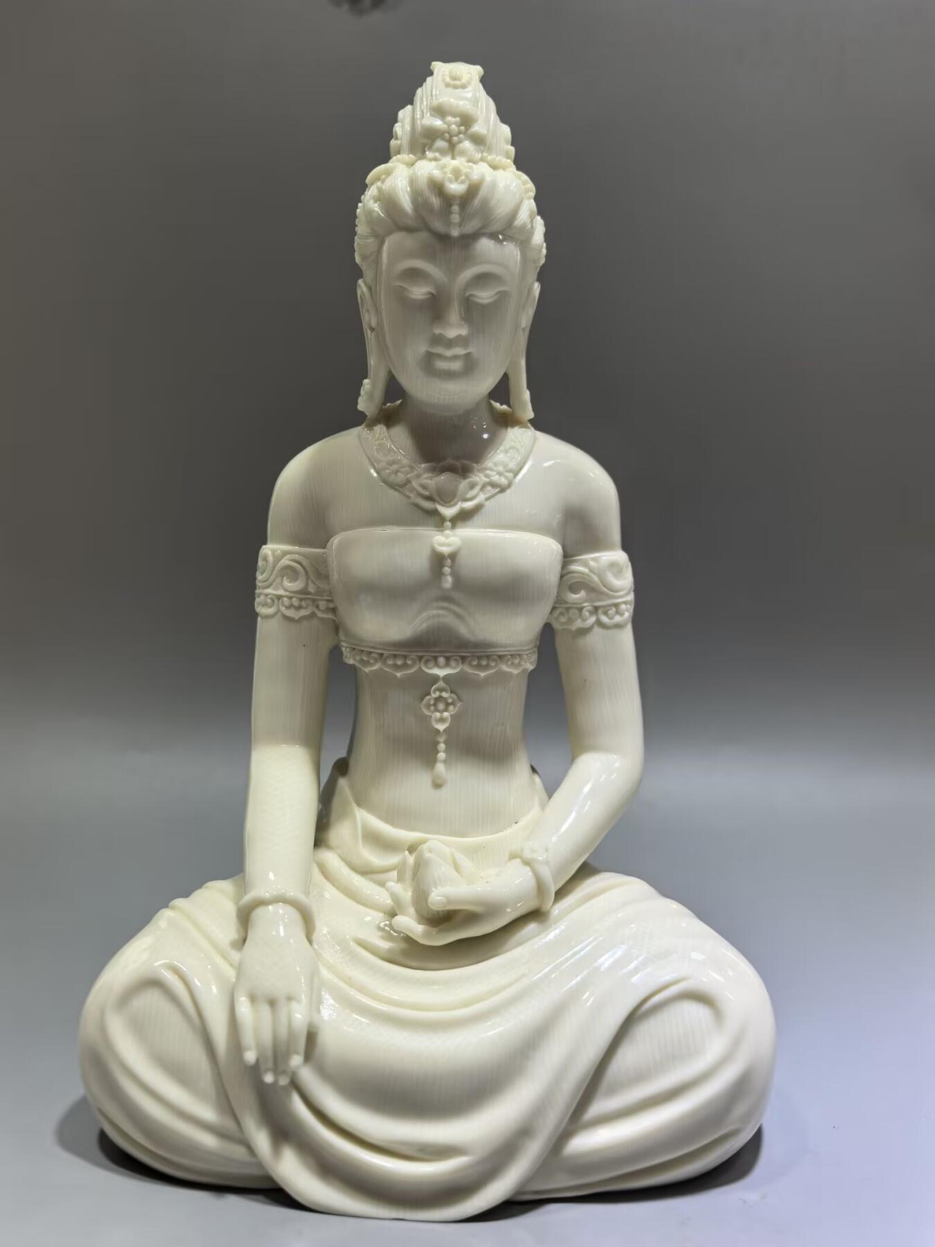 猛犸观音摆件，雕工精湛流畅，料子油润细腻，尺寸:21cm*13cm*10cm克重:1044g
