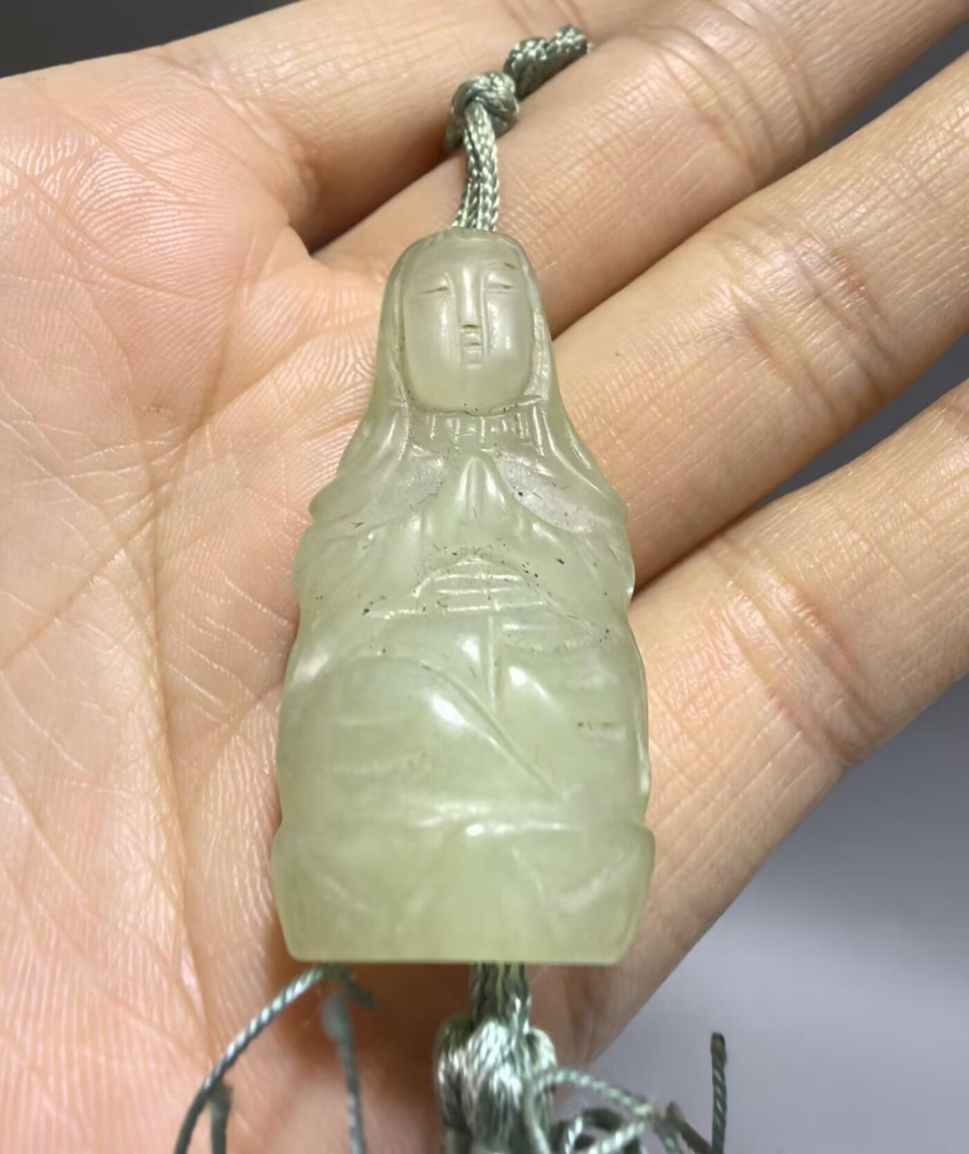 创汇时期工美出品老料岫玉观音吊坠 尺寸:3.8cm*1.8cm*1.3cm 克重:11g