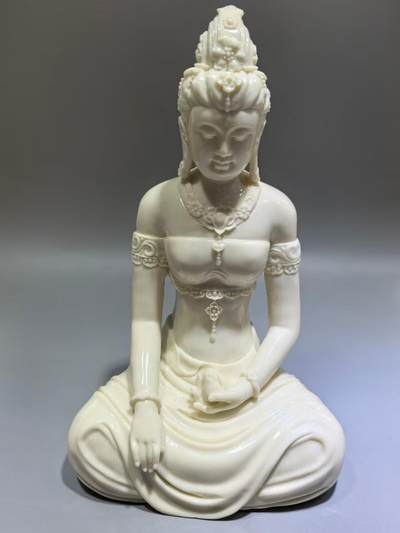 猛犸观音摆件，雕工精湛流畅，料子油润细腻，尺寸:21cm*13cm*10cm克重:1044g