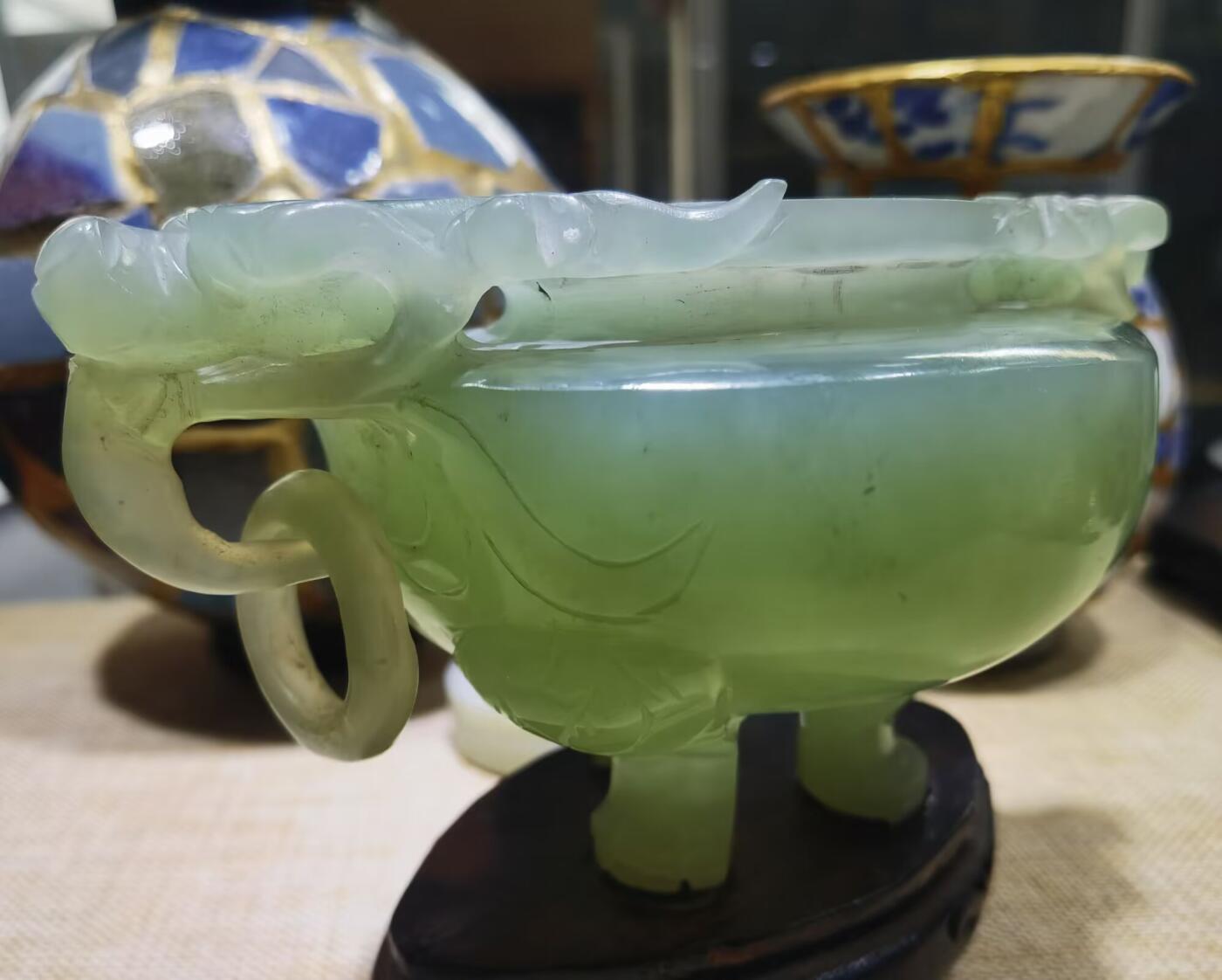 创汇时期出品北京玉器二厂懋隆商店岫玉三足龙头香炉尺寸：高含底座11cm*长15.5cm*宽约9.5cm