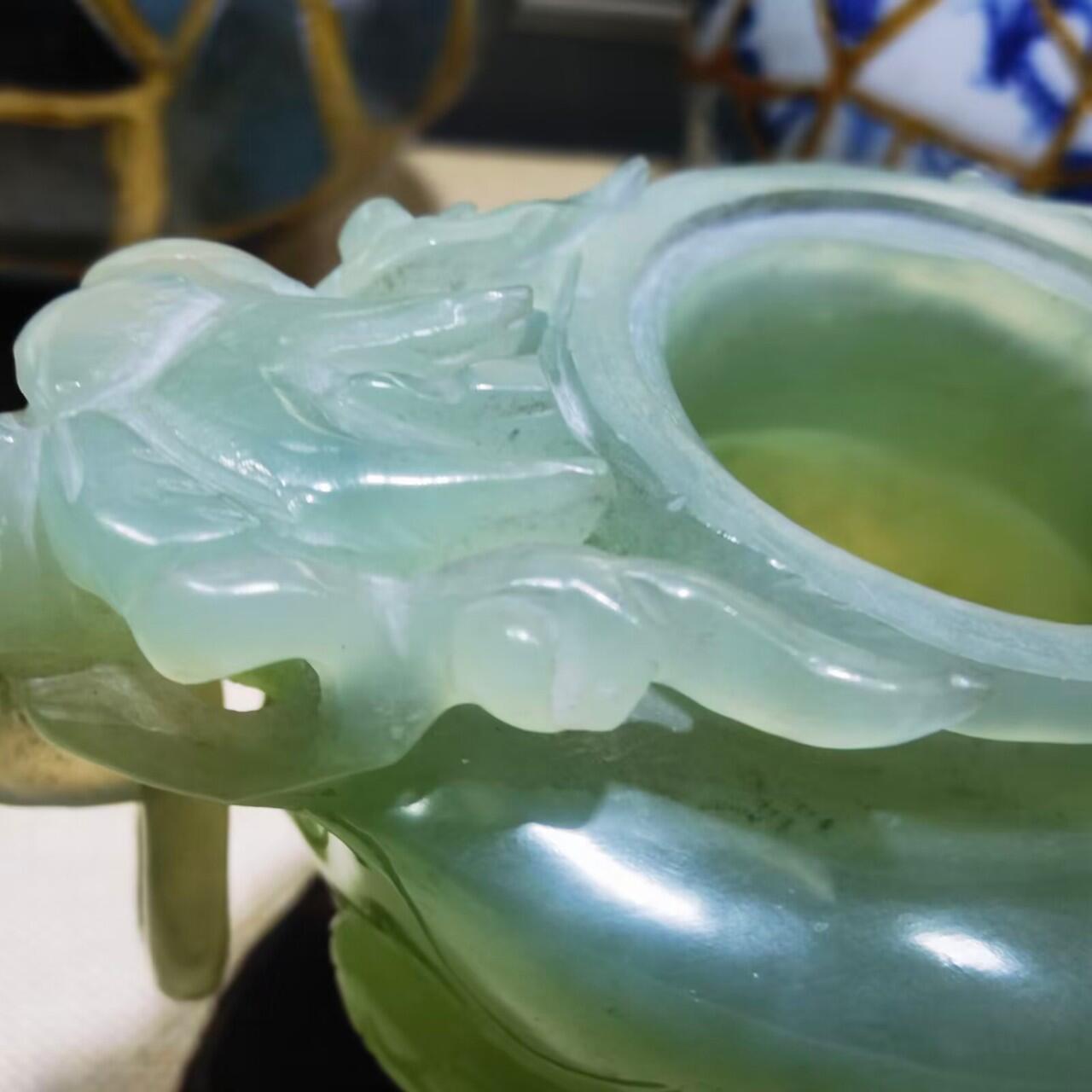 创汇时期出品北京玉器二厂懋隆商店岫玉三足龙头香炉尺寸：高含底座11cm*长15.5cm*宽约9.5cm