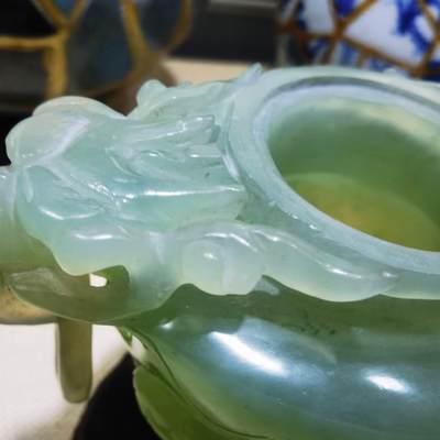 创汇时期出品北京玉器二厂懋隆商店岫玉三足龙头香炉尺寸：高含底座11cm*长15.5cm*宽约9.5cm