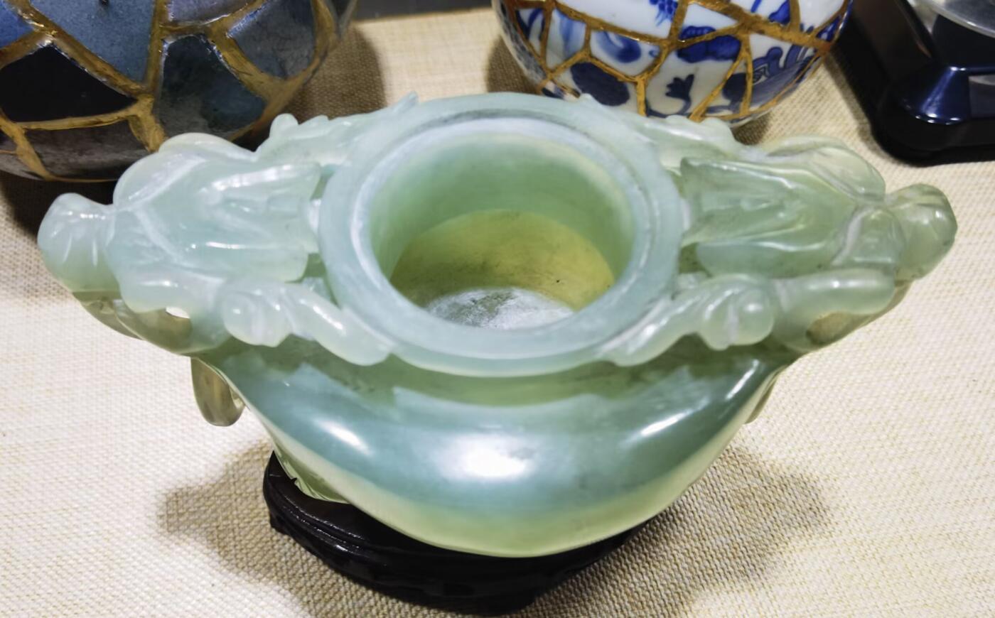 创汇时期出品北京玉器二厂懋隆商店岫玉三足龙头香炉尺寸：高含底座11cm*长15.5cm*宽约9.5cm