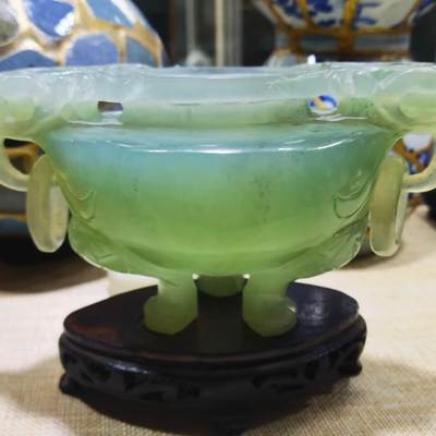 创汇时期出品北京玉器二厂懋隆商店岫玉三足龙头香炉尺寸：高含底座11cm*长15.5cm*宽约9.5cm