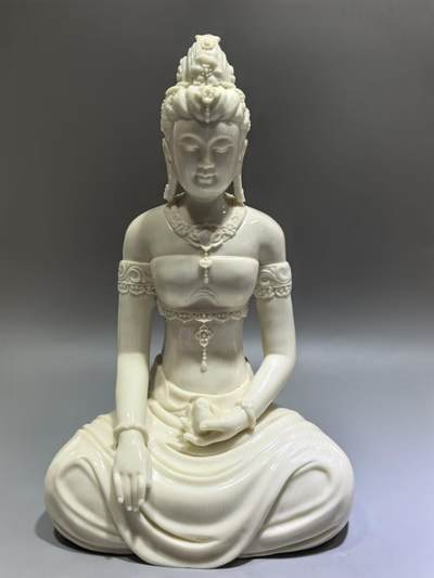 猛犸观音摆件，雕工精湛流畅，料子油润细腻，尺寸:21cm*13cm*10cm克重:1044g