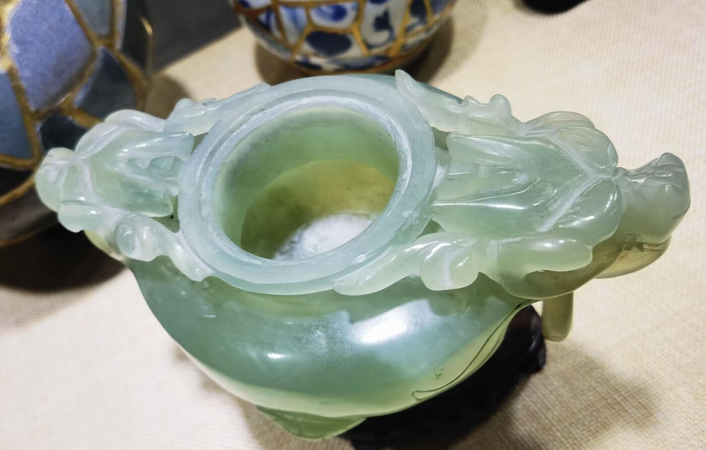 创汇时期出品北京玉器二厂懋隆商店岫玉三足龙头香炉尺寸：高含底座11cm*长15.5cm*宽约9.5cm