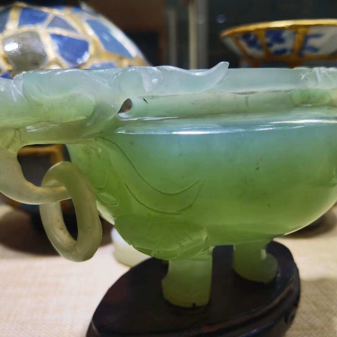 创汇时期出品北京玉器二厂懋隆商店岫玉三足龙头香炉尺寸：高含底座11cm*长15.5cm*宽约9.5cm