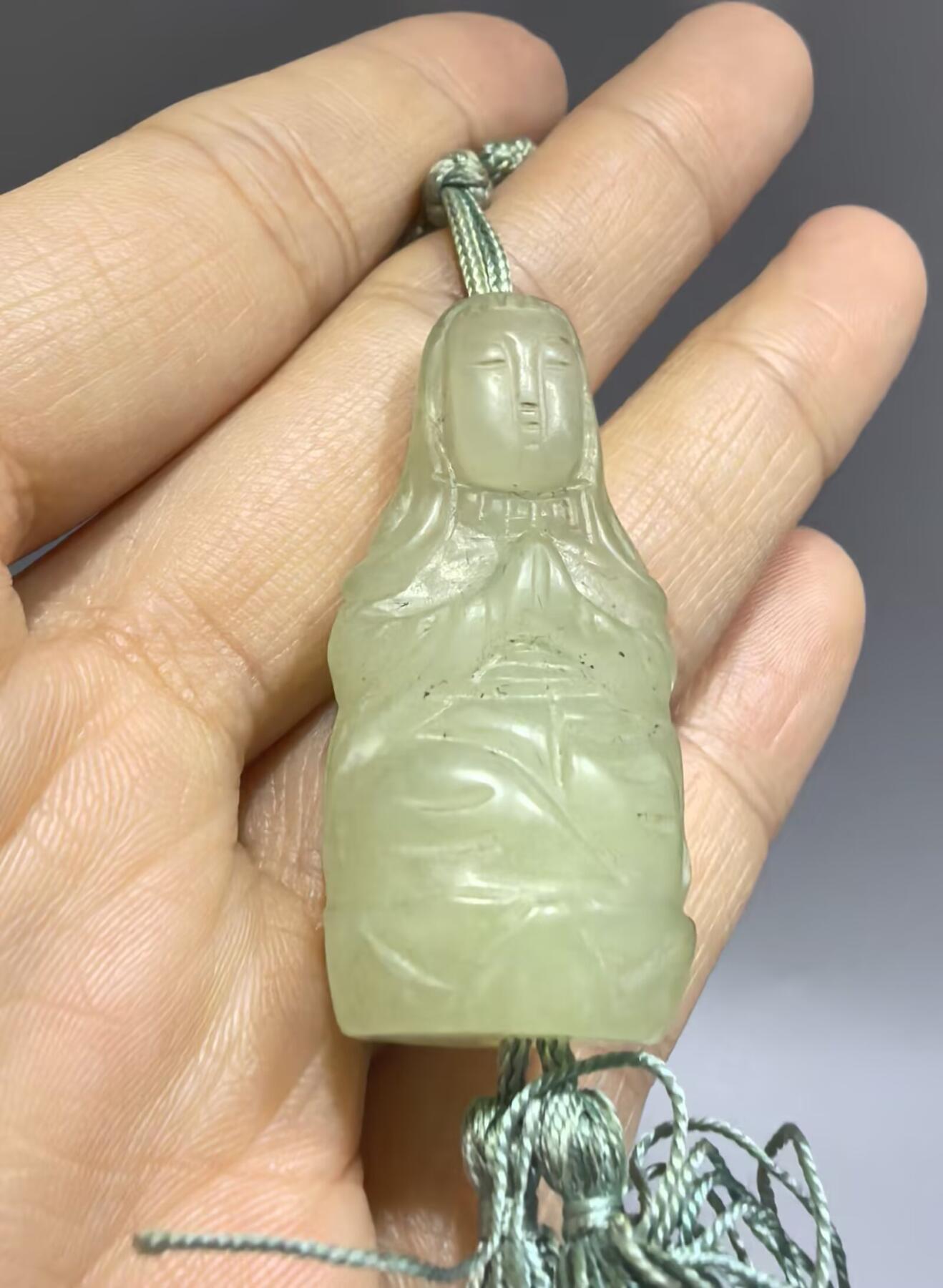 创汇时期工美出品老料岫玉观音吊坠 尺寸:3.8cm*1.8cm*1.3cm 克重:11g