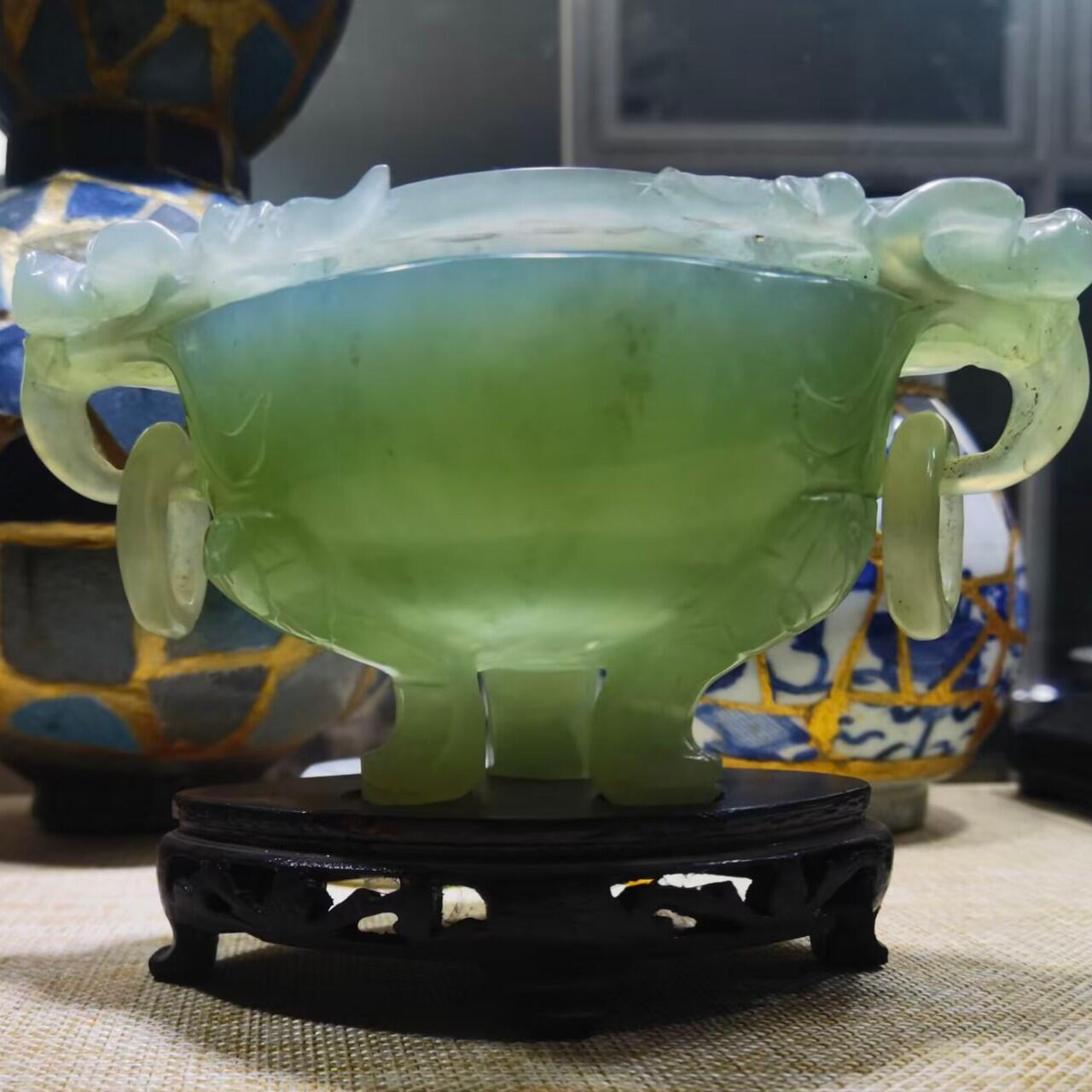 创汇时期出品北京玉器二厂懋隆商店岫玉三足龙头香炉尺寸：高含底座11cm*长15.5cm*宽约9.5cm
