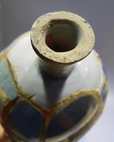 元代钧窑葫芦宝瓶摆件，手工DIY高订每片瓷片包老到代，用瓷片约一百一二十片，精致打磨拼接而成，外表金粉勾缝，纯手工活，从构思画图到成品耗时半月有余！独一无二！瓷片界的天花板！
尺寸：高约34cm*底腹宽约15cm