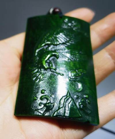 高端文玩大展宏图吊坠挂件牌男款，精雕细刻，立体感十足！可见手工雕刻痕迹！尺寸：6.6cm*4.0cm*0.6cm   克重：28.4g