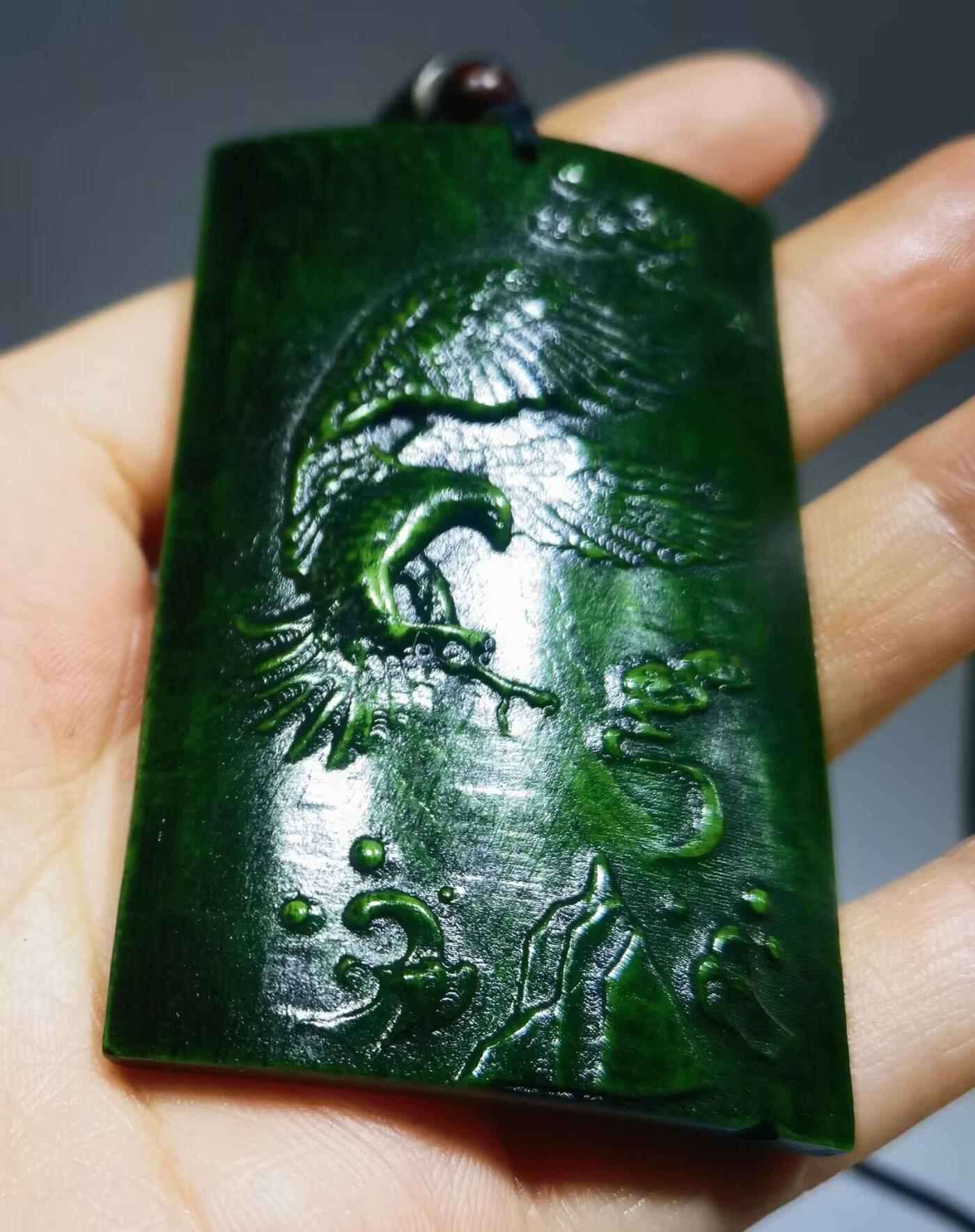 高端文玩大展宏图吊坠挂件牌男款，精雕细刻，立体感十足！可见手工雕刻痕迹！尺寸：6.6cm*4.0cm*0.6cm   克重：28.4g