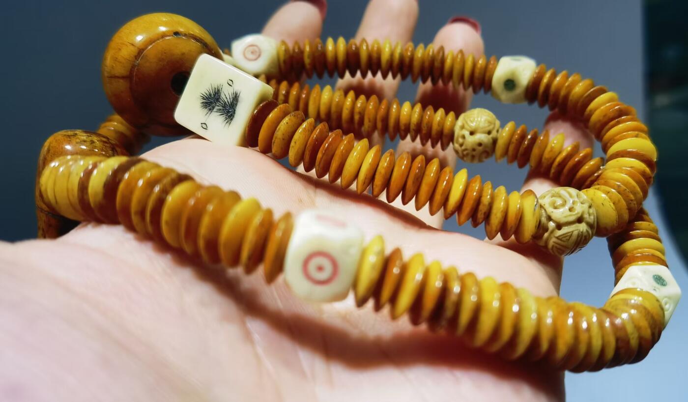 旧藏高端文玩手持项链男女款，包浆浑厚，自然氧化，配饰高端大气！尺寸宽：0.9cm！顶珠：2.2cm！品相如图所示！