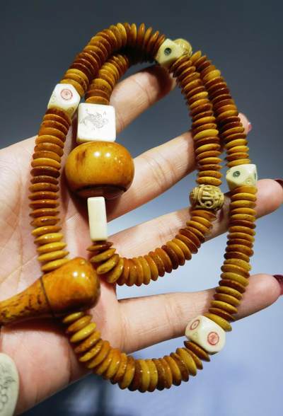 旧藏高端文玩手持项链男女款，包浆浑厚，自然氧化，配饰高端大气！尺寸宽：0.9cm！顶珠：2.2cm！品相如图所示！