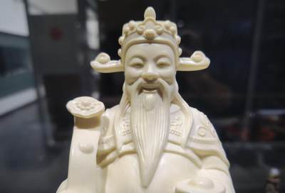 猛犸财神办公乔迁摆件，老料​纹路漂亮，精雕细刻，开脸喜庆吉祥！​尺寸:20.05cm*8cm克重:615。
