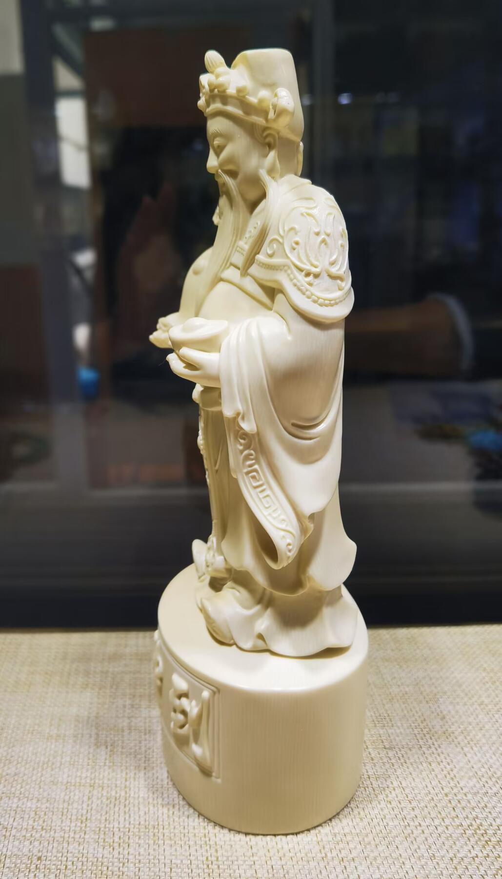 猛犸财神办公乔迁摆件，老料​纹路漂亮，精雕细刻，开脸喜庆吉祥！​尺寸:20.05cm*8cm克重:615。