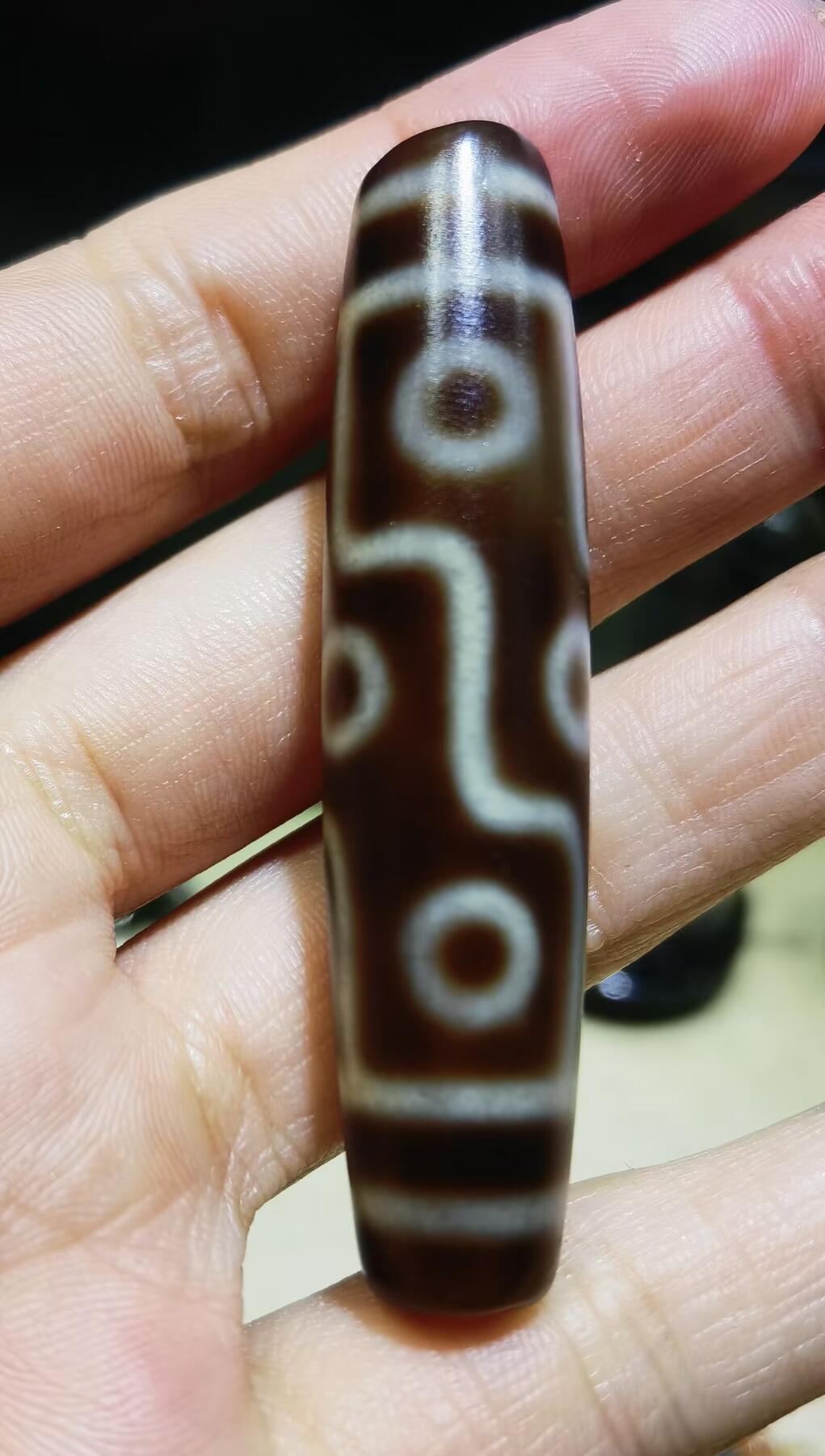旧藏九眼天珠项链吊坠挂件锁骨链男女款。熟珠，已玉化包浆！尺寸:5.8cm*1.3cm